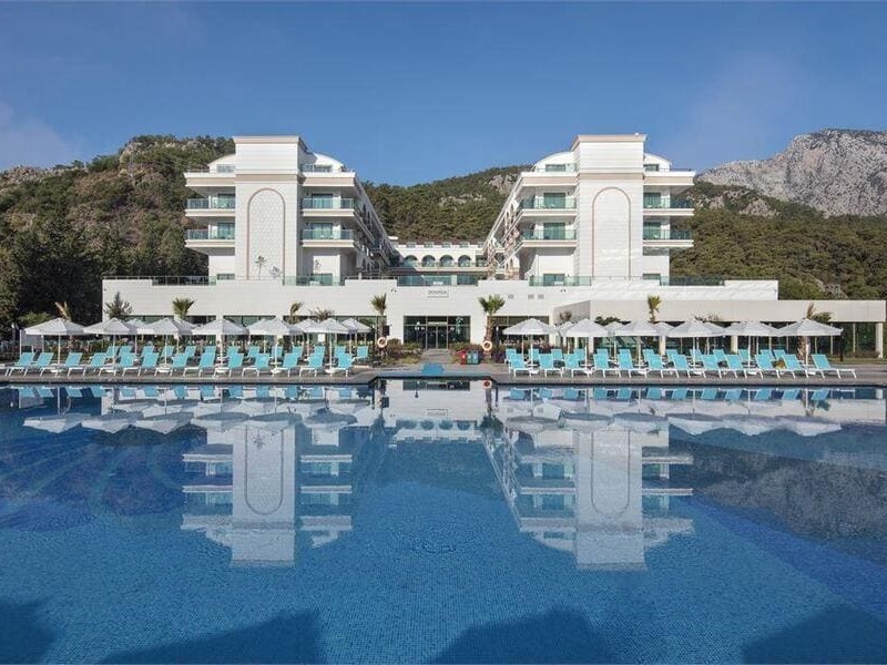 Dosinia Luxury Resort - общий вид отеля.jpg